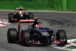 Daniil Kvyat, Scuderia Toro Rosso STR9, Pastor Maldonado, Lotus E22