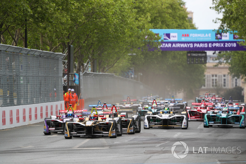 Start of race with Jean-Eric Vergne, Techeetah, leading Sam Bird, DS Virgin Racing, Andre Lotterer, Techeetah, Maro Engel, Venturi Formula E Team