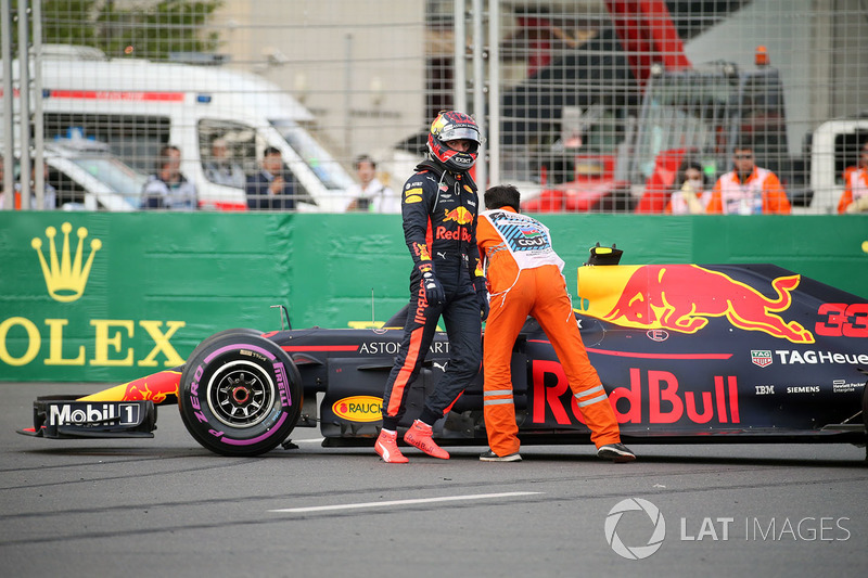 La voiture endommagée de Max Verstappen, Red Bull Racing RB14