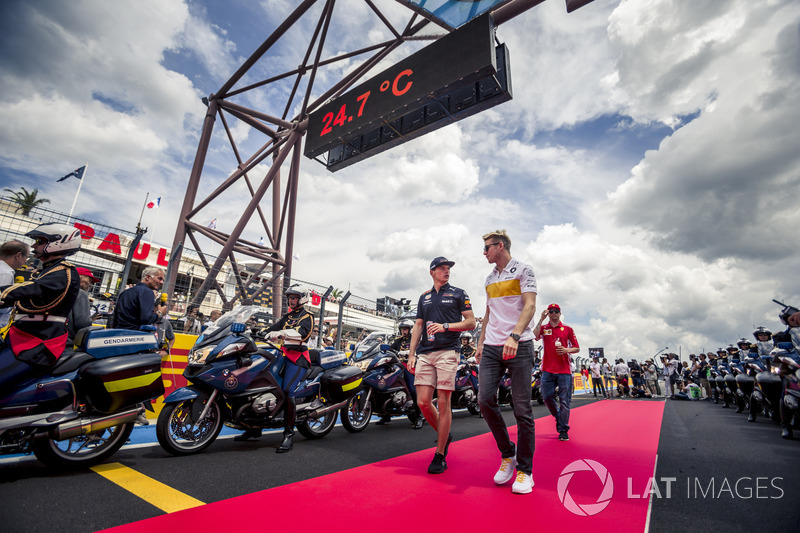 Max Verstappen, Red Bull Racing, Nico Hulkenberg, Renault Sport F1 Team