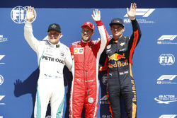 Обладатель поула Себастьян Феттель, Ferrari, второе место – Валттери Боттас, Mercedes AMG F1, третье место – Макс Ферстаппен, Red Bull Racing