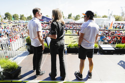 Stoffel Vandoorne, McLaren, ve Fernando Alonso, McLaren