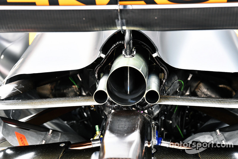 Renault Sport F1 Team RS17 uitlaat detail