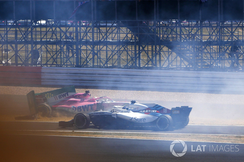 Sergio Perez, Force India VJM11, nyaris tertabrak Lance Stroll, Williams FW41