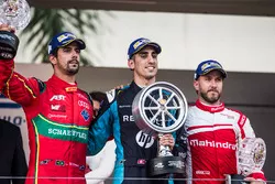 Podio: il vincitore della gara Sébastien Buemi, Renault e.Dams, il secondo classificato Lucas di Gra