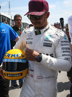 Ganador de la pole Lewis Hamilton, Mercedes AMG F1