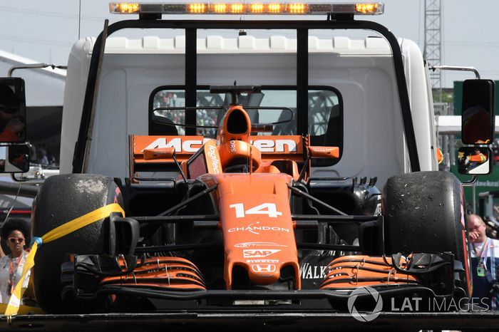 Retiran el coche de Fernando Alonso, McLaren MCL32