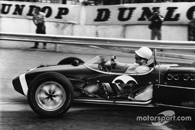 В 1961-м Формула 1 перешла на новый регламент с 1,5-литровыми моторами. Дебютный этап в Монако остался за Стирлингом Моссом на Lotus, но та победа стала следствием таланта британца. Лучшую же машину, сомнений не было, построили в Маранелло