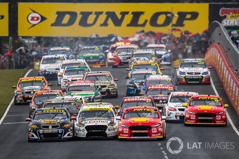 Start: Scott McLaughlin, Team Penske Ford leads