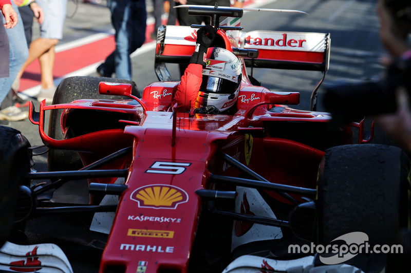 El ganador Sebastian Vettel, Ferrari SF70H