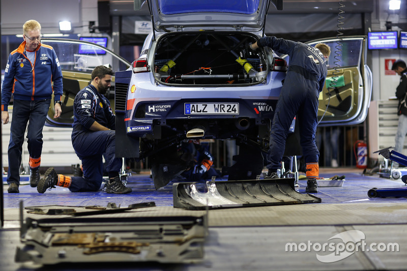 Сервис: i20 Coupe WRC Хейдена Пэддона и Себастьяна Маршала