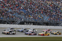 Kyle Busch, Joe Gibbs Racing Toyota, Kurt Busch, Stewart-Haas Racing Ford