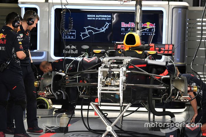 Red Bull Racing RB13 detalle chasis y frenos delanteros