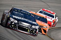 Kasey Kahne, Hendrick Motorsports Chevrolet, Daniel Suárez, Joe Gibbs Racing Toyota