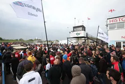 A pie de pista para Billy Monger