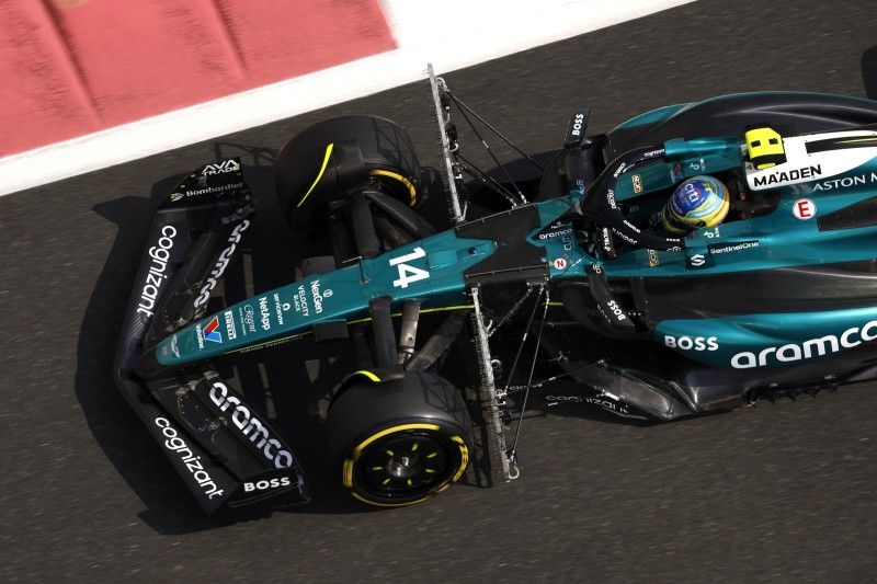 Primeros entrenamientos Abu Dhabi: ¡Fernando Alonso furioso con el Aston Martin!