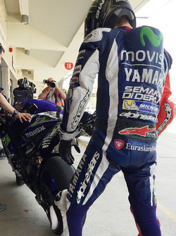 Jorge Lorenzo, Yamaha Factory Racing comprueba el desgaste del neumático