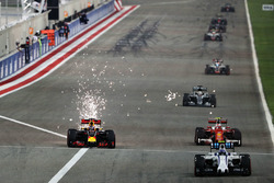 Daniel Ricciardo, Red Bull Racing RB12 und Kimi Räikkönen, Ferrari SF16-H