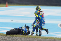 Aleix Espargaro, Team Suzuki MotoGP, et Cal Crutchlow, Team LCR Honda chutent