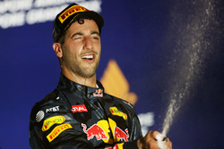 Daniel Ricciardo, Red Bull Racing celebra su segundo puesto en el podio