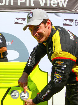 Polesitter Simon Pagenaud, Team Penske Chevrolet