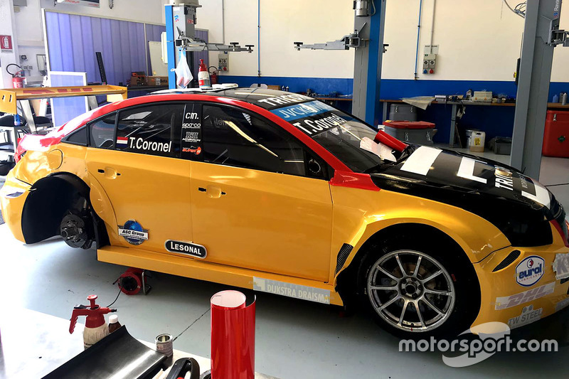 Das WTCC-Auto von Tom Coronel, ROAL Motorsport, erhält sein Farbdesign 