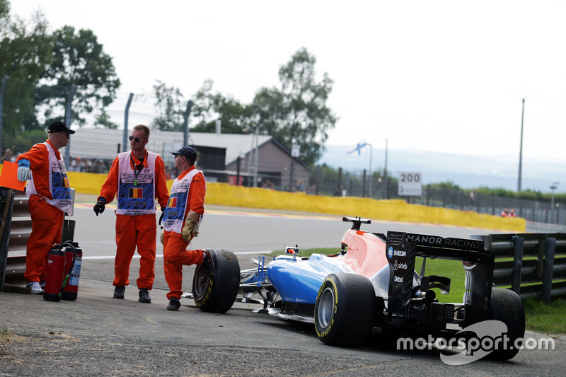 La Manor Racing MRT05 del ritirato dalla gara Pascal Wehrlein, Manor Racing a lato della pista