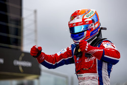 Le vainqueur Antonio Fuoco, Status Grand Prix dans le parc fermé