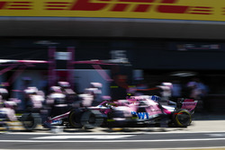 Esteban Ocon, Force India VJM11, s'arrête au stand