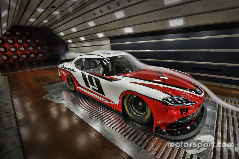 Автомобиль Toyota Supra 2019 года для чемпионата NASCAR Xfinity