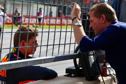 Yarış galibi Max Verstappen, Red Bull Racing ve babası Jos Verstappen