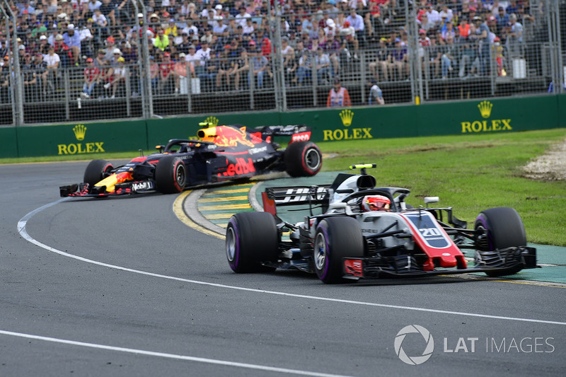 Kevin Magnussen, Haas F1 Team VF-18, Max Verstappen, Red Bull Racing RB14 melintir