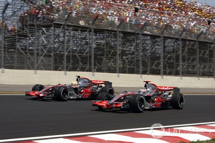 Lewis Hamilton, McLaren MP4-22 y Fernando Alonso, McLaren MP4-22