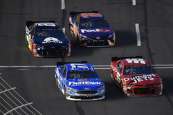 Ricky Stenhouse Jr., Roush Fenway Racing, Ford Fusion Fastenal and Kasey Kahne, Leavine Family Racing, Chevrolet Camaro Dumont Jets