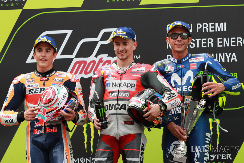 Подіум: друге місце Марк Маркес, Repsol Honda Team, переможець гонки Хорхе Лоренсо, Ducati Team, третє місце Валентино Россі, Yamaha Factory Racing