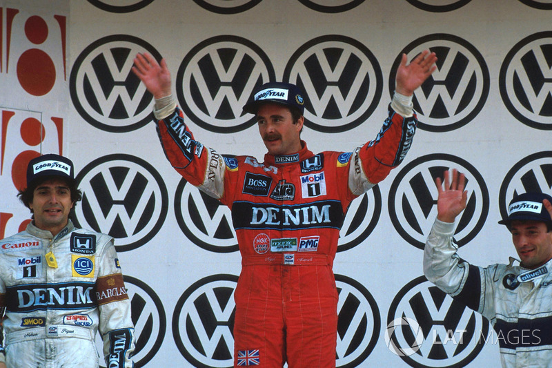 Podium: race winner Nigel Mansell, Williams, second place Nelson Piquet, Williams, Riccardo Patrese,