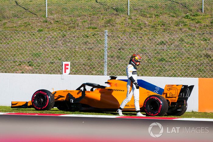 Stoffel Vandoorne, McLaren MCL33, varado en la pista