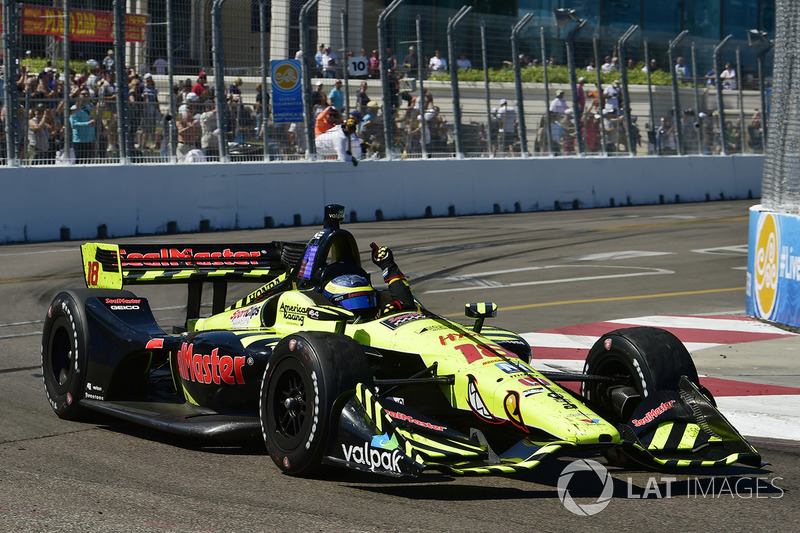 Il vincitore della gara Sébastien Bourdais, Dale Coyne Racing con Vasser-Sullivan Honda