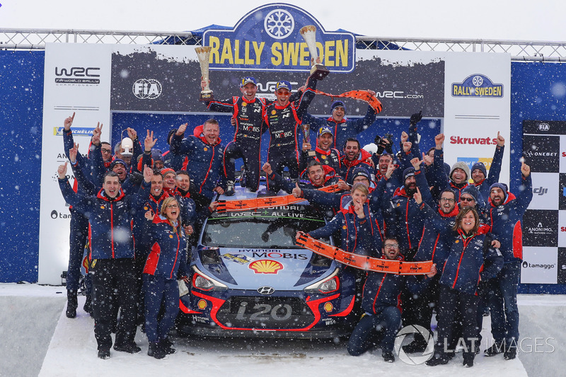 Победители Тьерри Невилль и Николя Жильсуль, Hyundai i20 Coupe WRC