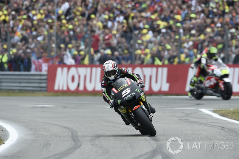 Johann Zarco, Monster Yamaha Tech 3 entering pits to change tires