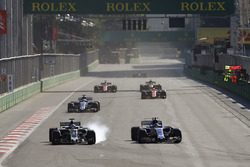 Romain Grosjean, Haas F1 Team VF-17, Pascal Wehrlein, Sauber C36
