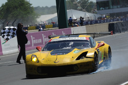 #63 Corvette Racing-GM Chevrolet Corvette C7.R: Jan Magnussen, Antonio Garcia, Jordan Taylor finishes with damage