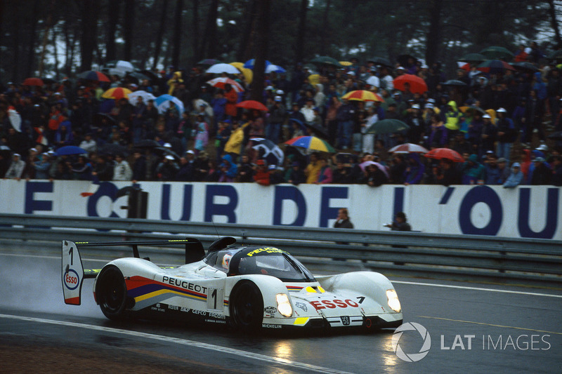 1992 год. Экипаж Янника Дальма, Дерека Уорвика и Марка Бланделла, Peugeot 905 Evo 1