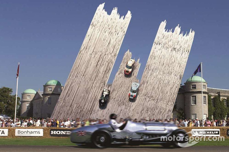 2003 год: Ford