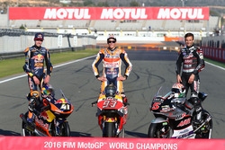 Три чемпіони 2016 року: чемпіон MotoGP Марк Маркес, Repsol Honda Team, чемпіон Moto2 Жоанн Зарко, Aj