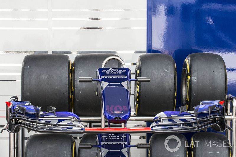 Nez et aileron avant de la Scuderia Toro Rosso STR12