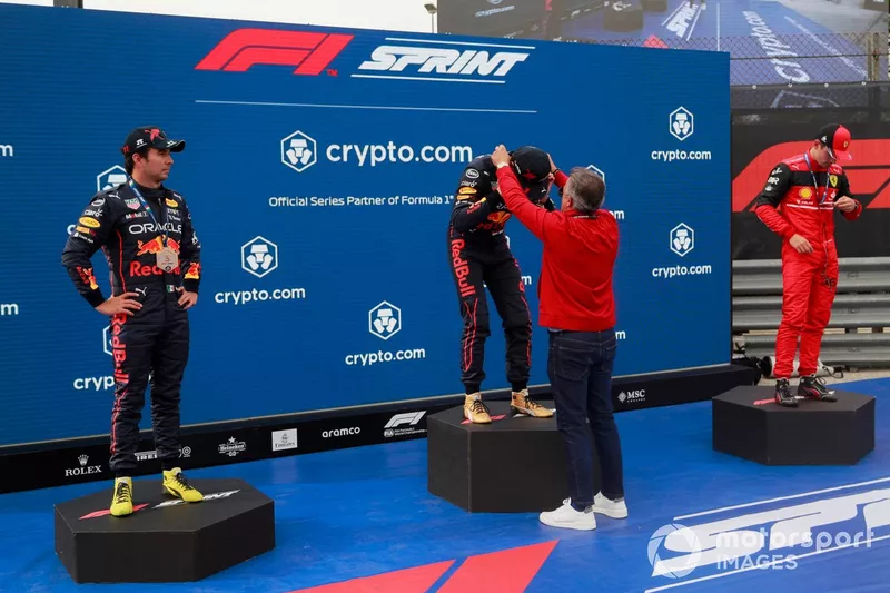 Sergio Perez, Red Bull Racing, 3° posizione, Max Verstappen, Red Bull Racing, 1° posizione, Charles Leclerc, Ferrari, 2° posizione