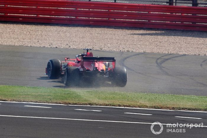 Sebastian Vettel, Ferrari SF1000 hace un trompo