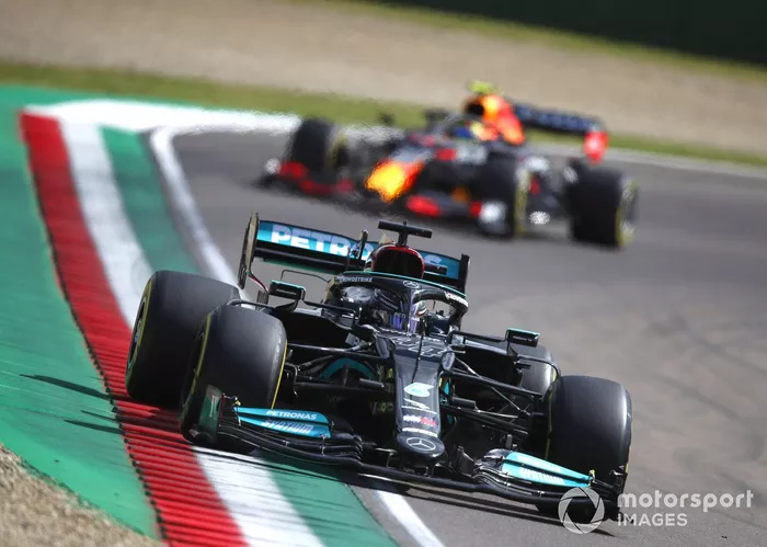 Lewis Hamilton, Mercedes W12, Sergio Pérez, Red Bull Racing RB16B