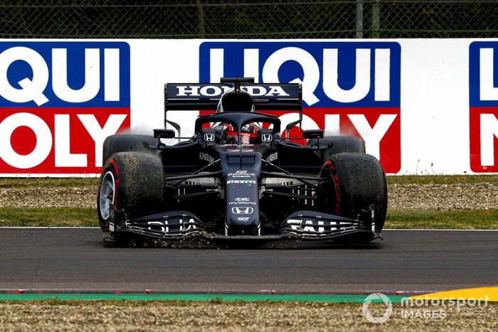 Yuki Tsunoda, AlphaTauri AT02 hace un trompo